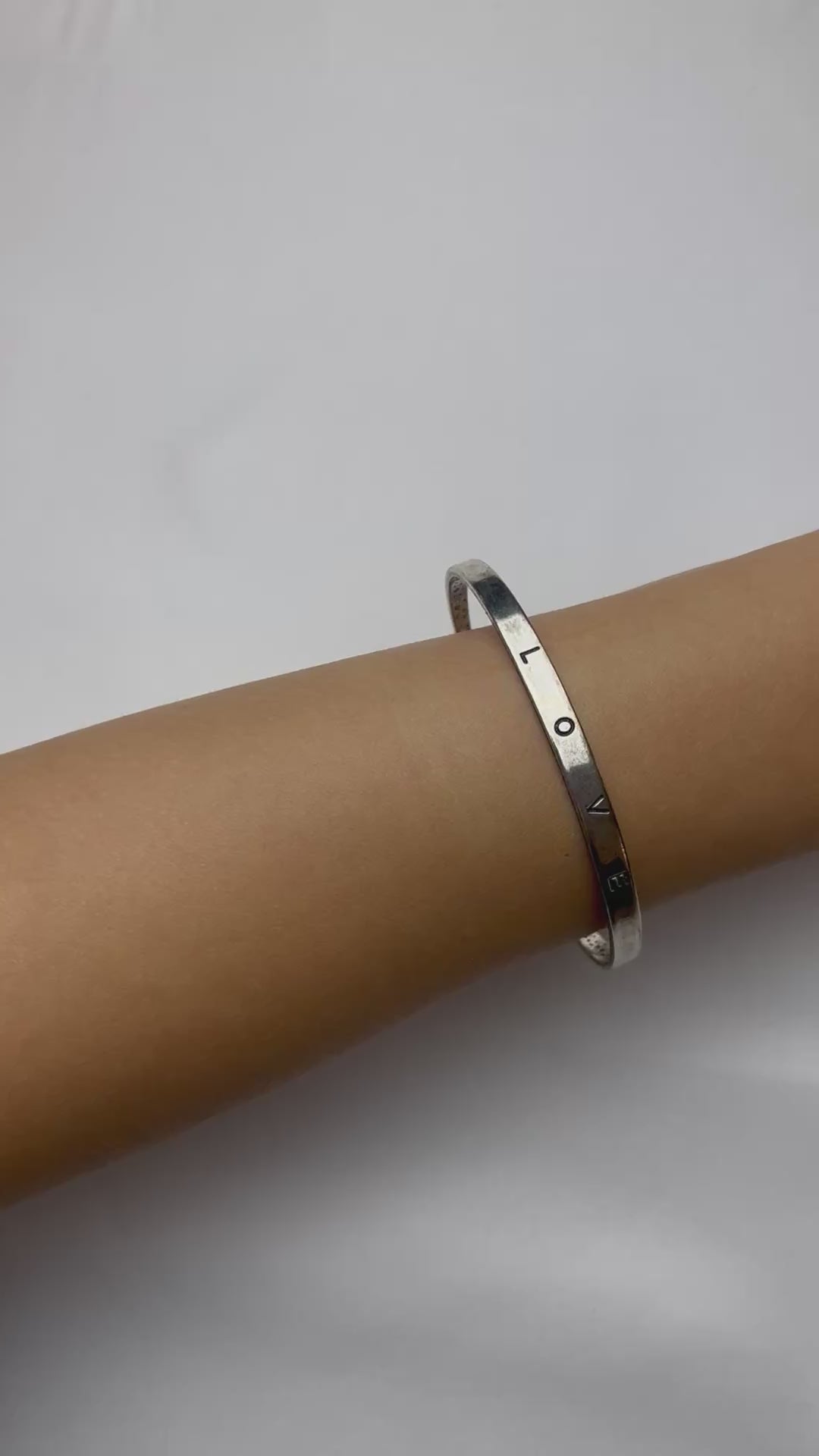 Armreif „Love“